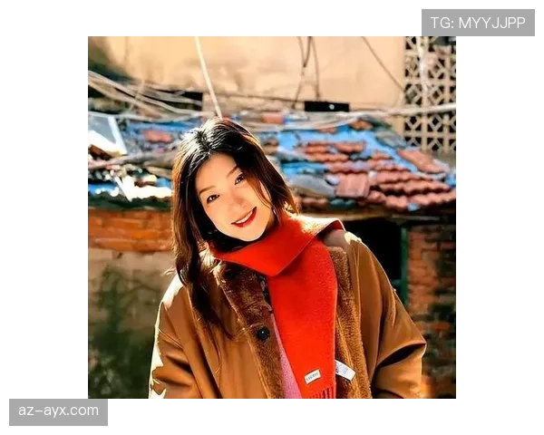 李梦机场背影：训练裤拎大牌购物袋，这反差把我笑抽