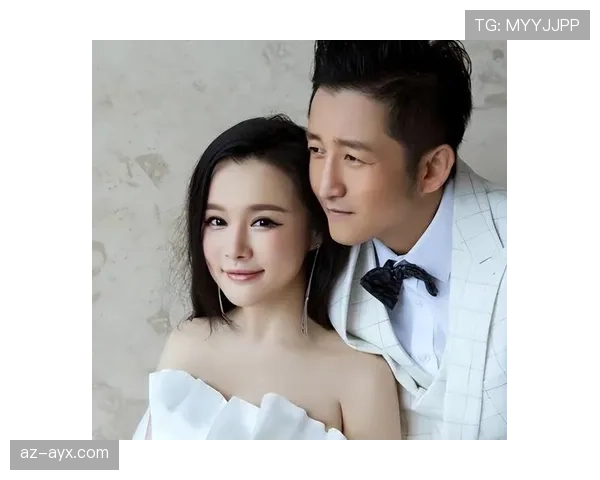 看见邹市明一身名牌坐自家泳池那张图，我这老粉瞬间认不出人了